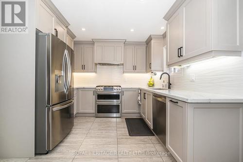 525 Sundown Crescent, Pickering, ON - Indoor Photo Showing Kitchen With Stainless Steel Kitchen With Upgraded Kitchen