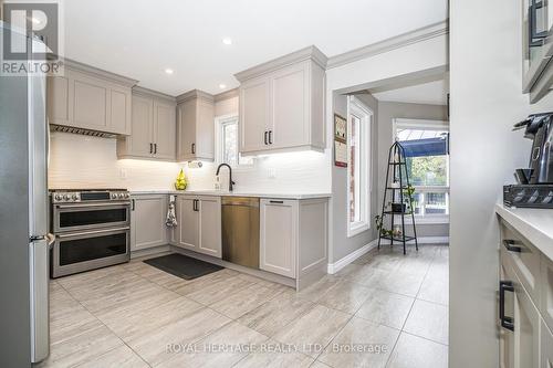 525 Sundown Crescent, Pickering, ON - Indoor Photo Showing Kitchen With Stainless Steel Kitchen With Upgraded Kitchen