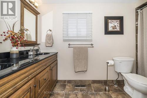 Upper bathroom - 525 Sundown Crescent, Pickering, ON - Indoor Photo Showing Bathroom
