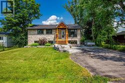 15 BLUE JAY BOULEVARD Georgina, ON L0E 1N0