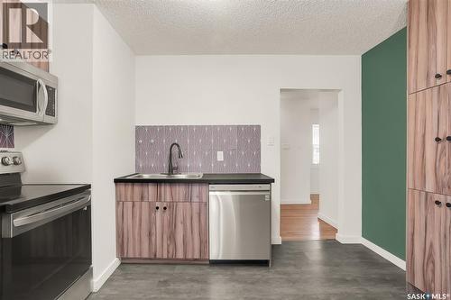 1917 Cairns Avenue, Saskatoon, SK - Indoor Photo Showing Kitchen