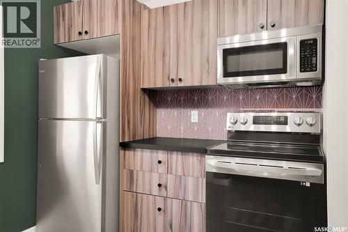 1917 Cairns Avenue, Saskatoon, SK - Indoor Photo Showing Kitchen