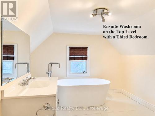 405 Upper Wentworth Street, Hamilton, ON - Indoor Photo Showing Bathroom