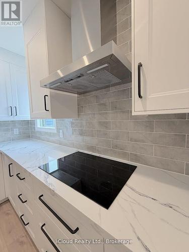 405 Upper Wentworth Street, Hamilton, ON - Indoor Photo Showing Kitchen
