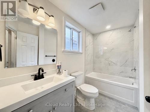 405 Upper Wentworth Street, Hamilton, ON - Indoor Photo Showing Bathroom