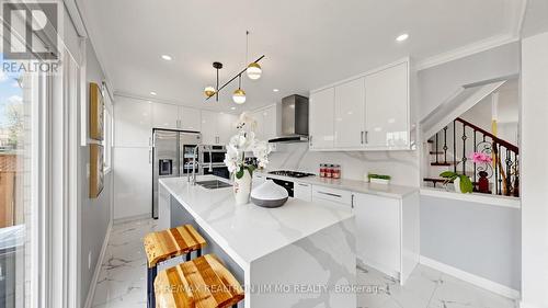 6 Majestic Drive, Markham, ON - Indoor Photo Showing Kitchen With Upgraded Kitchen
