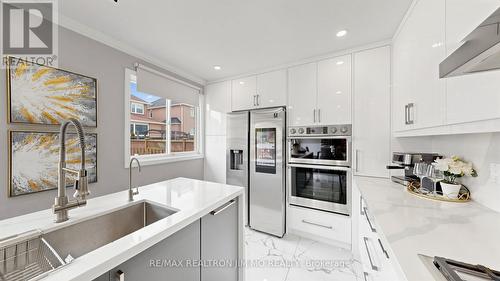 6 Majestic Drive, Markham, ON - Indoor Photo Showing Kitchen