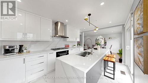 6 Majestic Drive, Markham, ON - Indoor Photo Showing Kitchen With Upgraded Kitchen