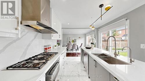 6 Majestic Drive, Markham, ON - Indoor Photo Showing Kitchen With Double Sink With Upgraded Kitchen
