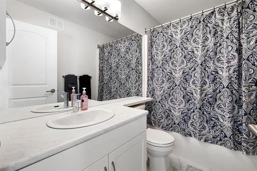 8 Elm Dr, West St Paul, MB 