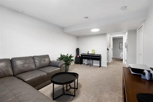 8 Elm Dr, West St Paul, MB 