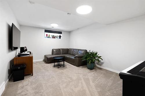 8 Elm Dr, West St Paul, MB 