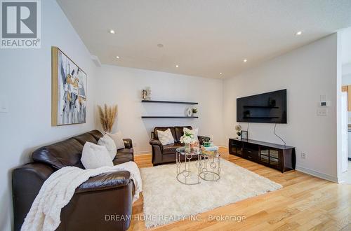 208 TOM TAYLOR CRESCENT  Newmarket, ON L3X 3E8