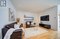 208 TOM TAYLOR CRESCENT Newmarket, ON L3X 3E8