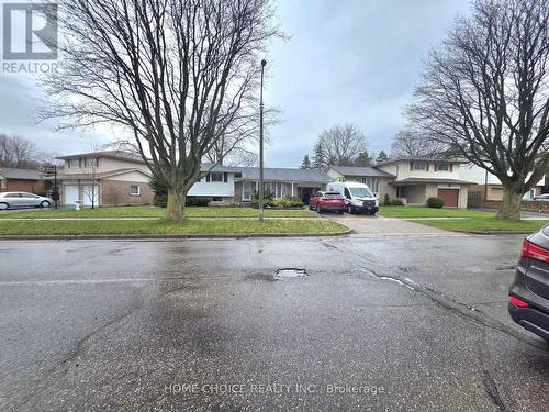 130 Champlain Crescent, Kitchener, ON - Outdoor With Facade