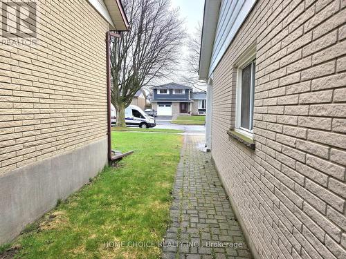 130 Champlain Crescent, Kitchener, ON - Outdoor