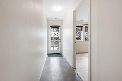 Ground Level - 204 15 Bridgeland Drive, Winnipeg, MB 