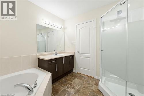 Ensuite privileged - 506 Beaumont Crescent, Kitchener, ON - Indoor Photo Showing Bathroom