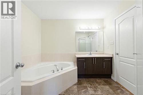 Ensuite privileged - 506 Beaumont Crescent, Kitchener, ON - Indoor Photo Showing Bathroom
