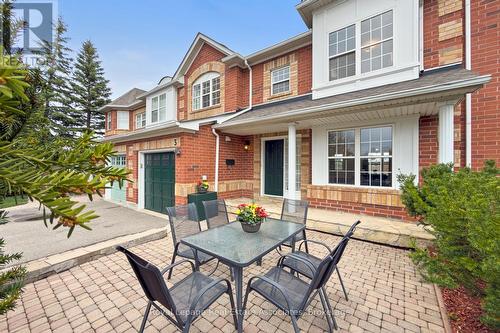 3 - 199 HILLCREST AVENUE  Mississauga, ON L5B 4L5