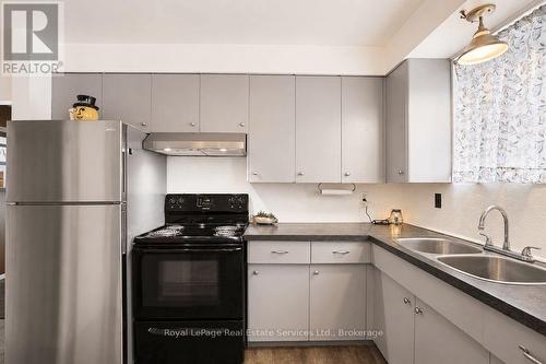 334 Tragina Avenue N, Hamilton (Homeside), ON - Indoor Photo Showing Kitchen With Double Sink