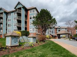 407 2 Lake Drive  Bedford, NS B4A 4H7