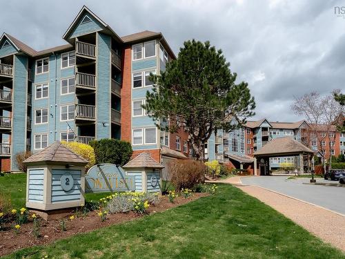 407 2 Lake Drive, Bedford, NS 