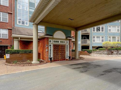 407 2 Lake Drive, Bedford, NS 