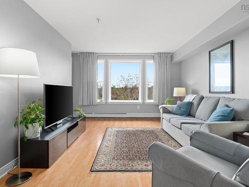 407 2 Lake Drive, Bedford, NS 