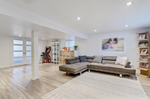 Salle familiale - 5704 Av. Mcalear, Côte-Saint-Luc, QC - Indoor Photo Showing Living Room