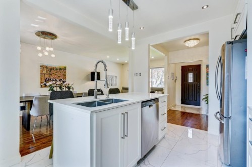 Cuisine - 5704 Av. Mcalear, Côte-Saint-Luc, QC - Indoor Photo Showing Kitchen With Double Sink