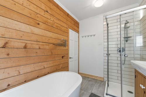 Bathroom - 1390 Ch. Indian, Saint-Adolphe-D'Howard, QC - Indoor Photo Showing Bathroom
