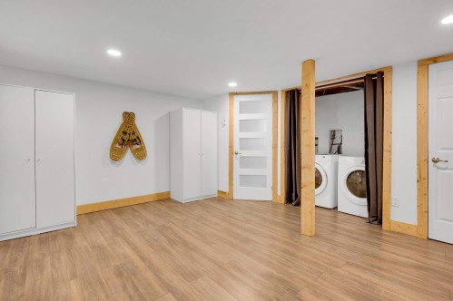 Family Room - 1390 Ch. Indian, Saint-Adolphe-D'Howard, QC - Indoor Photo Showing Laundry Room