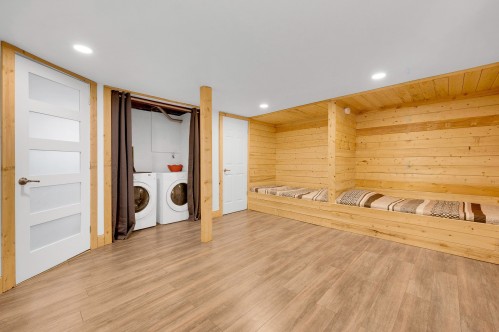 Family Room - 1390 Ch. Indian, Saint-Adolphe-D'Howard, QC - Indoor Photo Showing Laundry Room