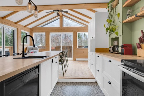 Kitchen - 1390 Ch. Indian, Saint-Adolphe-D'Howard, QC - Indoor Photo Showing Kitchen