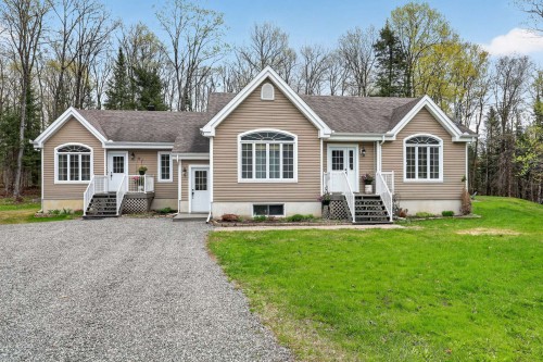 21 Rue Victor-Larabie  Val-Des-Monts, QC J8N 1N4