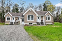21 Rue Victor-Larabie  Val-Des-Monts, QC J8N 1N4