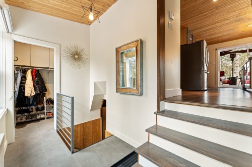 Hall d'entrée/Vestibule - 24 106E Rue, Magog, QC - Indoor Photo Showing Other Room