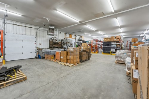 Entrepôt - 24 Rue Industriel, Saint-Benoît-Labre, QC - Indoor Photo Showing Garage