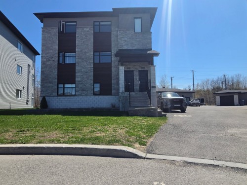 Front of Structure - 10244 Rue Du Beaujolais, Mirabel, QC - Outdoor