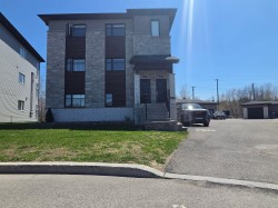 10244 Rue du Beaujolais  Mirabel, QC J7N 0P3