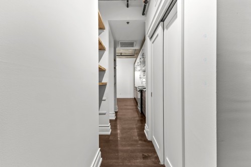 Mud Room - 202-1885 Rue De La Visitation, Montréal (Ville-Marie), QC - Indoor Photo Showing Other Room