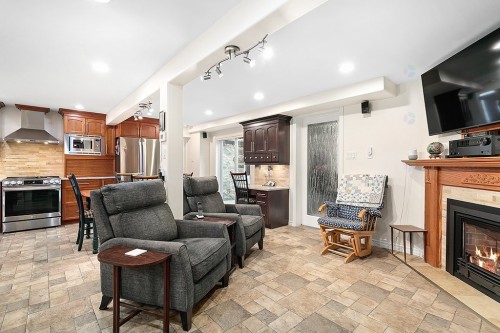 Overall view - 16 Rue Mill, Portage-Du-Fort, QC - Indoor Photo Showing Living Room With Fireplace