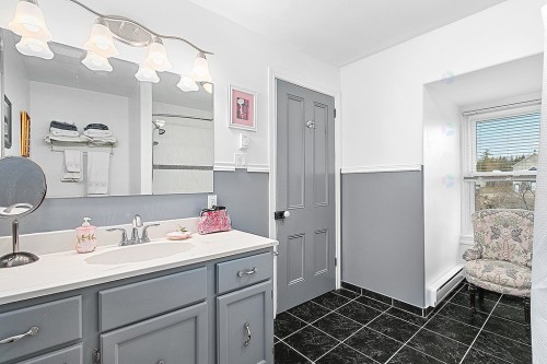 Bathroom - 16 Rue Mill, Portage-Du-Fort, QC - Indoor Photo Showing Bathroom