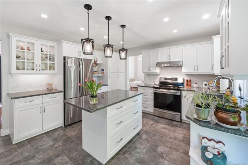 589 Belyea Rd, Qualicum Beach, BC 