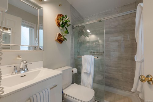 1345 Garrett Pl, Cowichan Bay, BC 