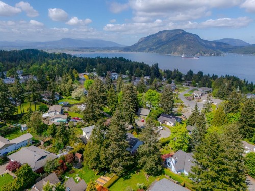 1345 Garrett Pl, Cowichan Bay, BC 