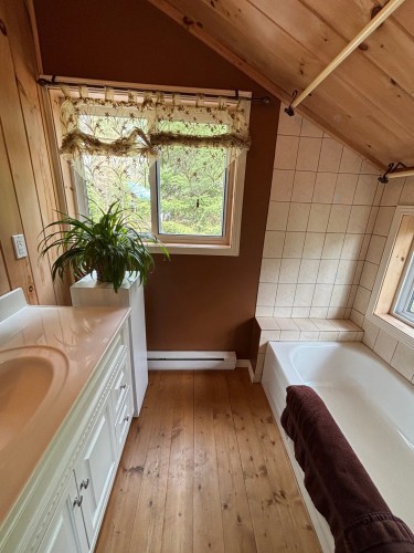 Salle de bains attenante à la CCP - 29 Rue Tessier, Lac-Aux-Sables, QC 
