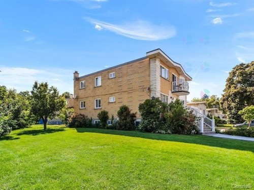 Courtyard - 1010A Rue Ridgewood, Laval (Chomedey), QC - Outdoor