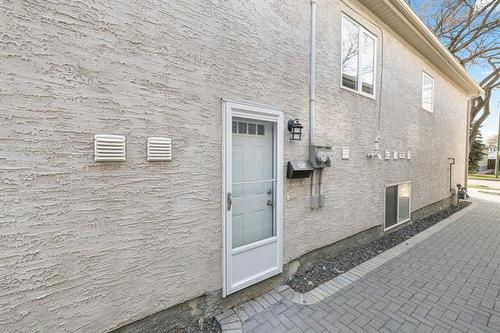 496 Hethrington Ave, Winnipeg, MB 